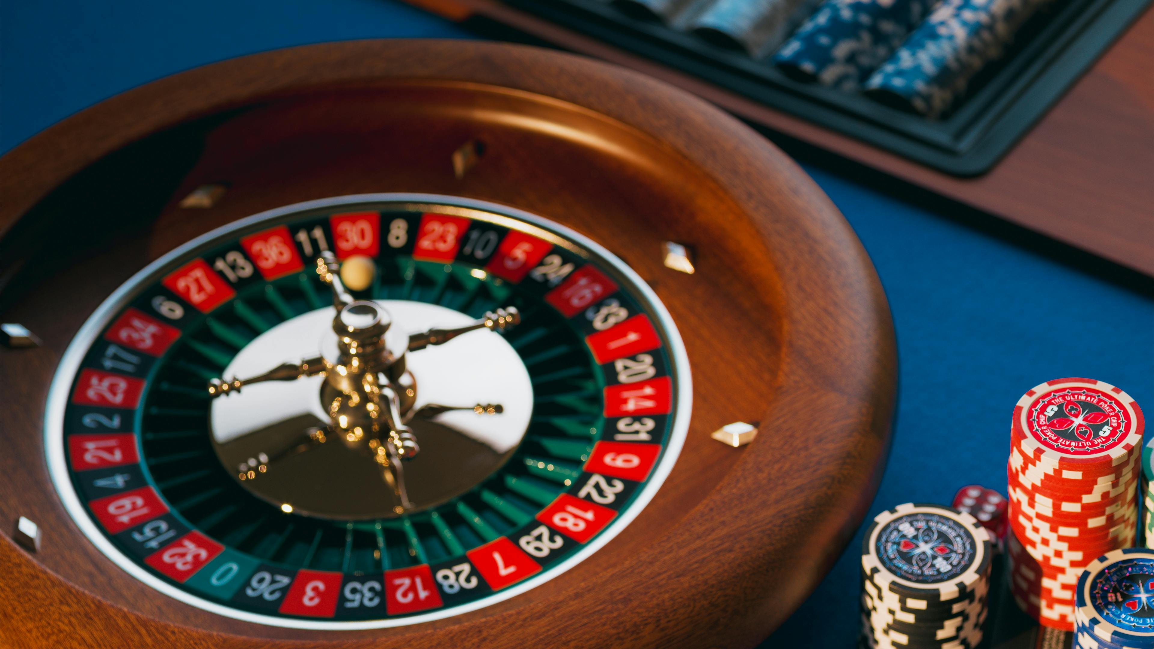 7000bet হোমপেজে মোবাইল গেমিং দৃশ্য